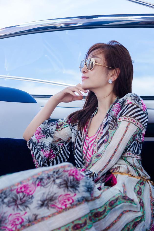 秦海璐徜徉戛纳街头&nbsp;