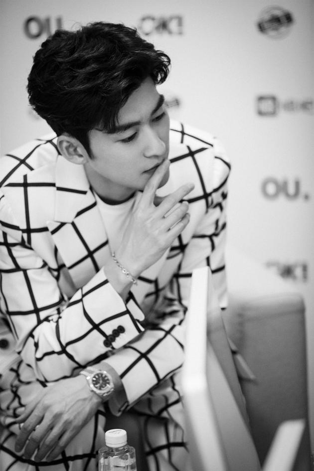 张翰身穿Wooyoungmi 2017春夏男士系列