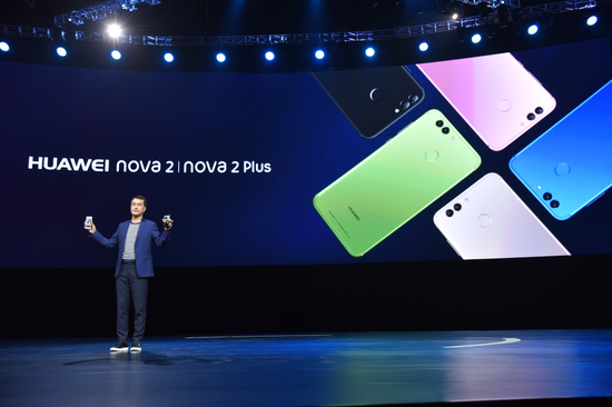 HUAWEI nova 2系列共推出曜石黑、流光金、玫瑰金、极光蓝、草木绿五种颜色