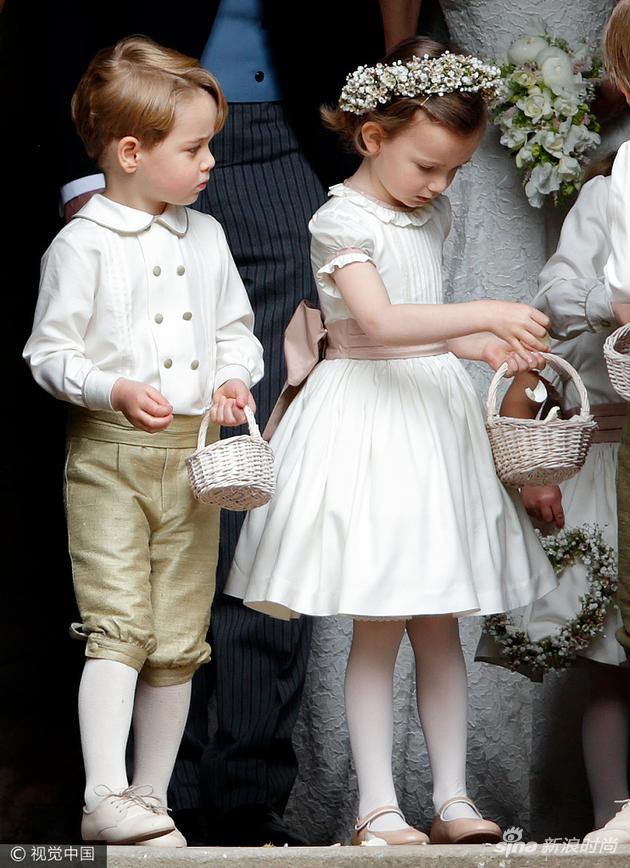 小姨皮帕婚礼上的乔治小王子