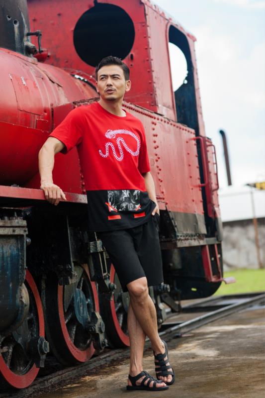杨烁最新封面玩转度假风 开启雅痞绅士的浪漫之旅 男士时尚 图7