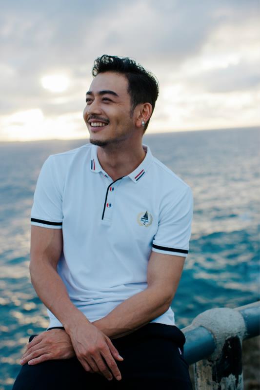 杨烁最新封面玩转度假风 开启雅痞绅士的浪漫之旅 男士时尚 图5