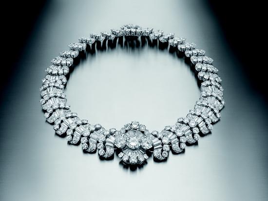 宝格丽古董典藏系列铂金镶钻项链，可自由转换为胸针手镯，创作于1959年，MUS1093