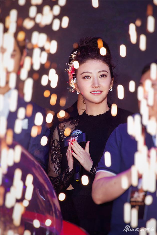 景甜出席电视剧《火王之破晓之战》星际启航会
