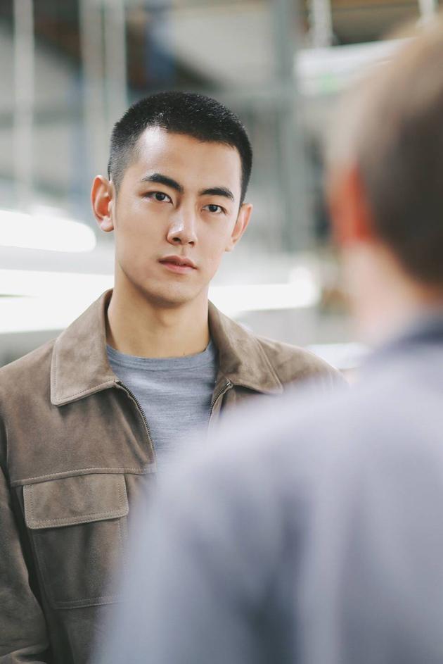 纪凌尘