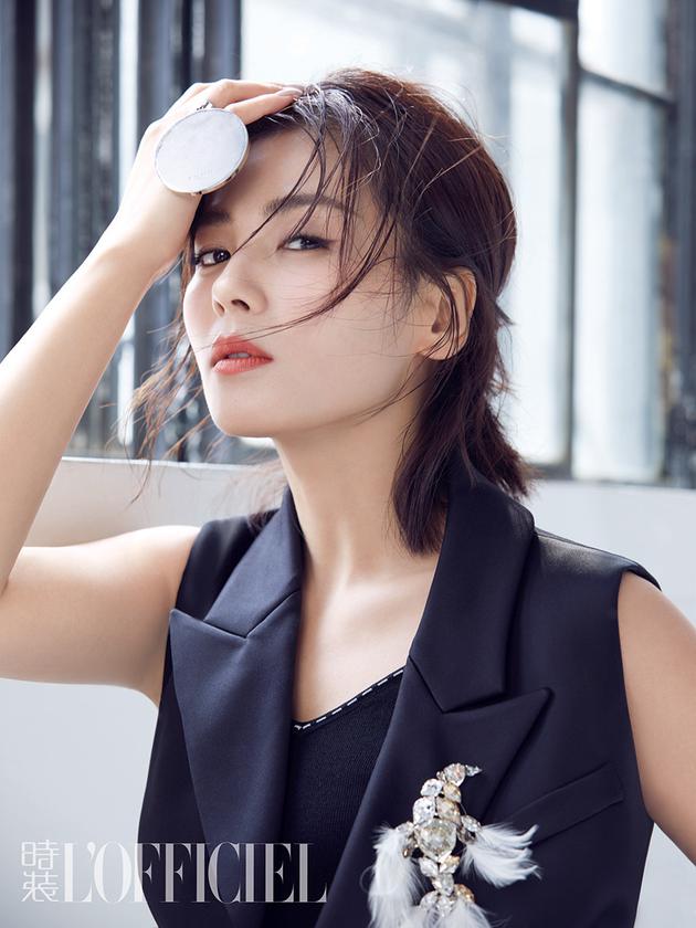 刘涛登封面飒爽红唇 演绎都会摩登新女性（4）