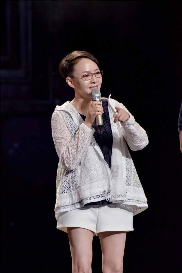 就问你是不是美腿!