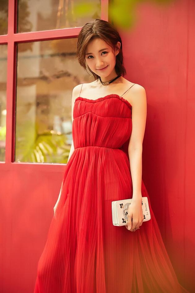 李一桐酷美风格大年夜片