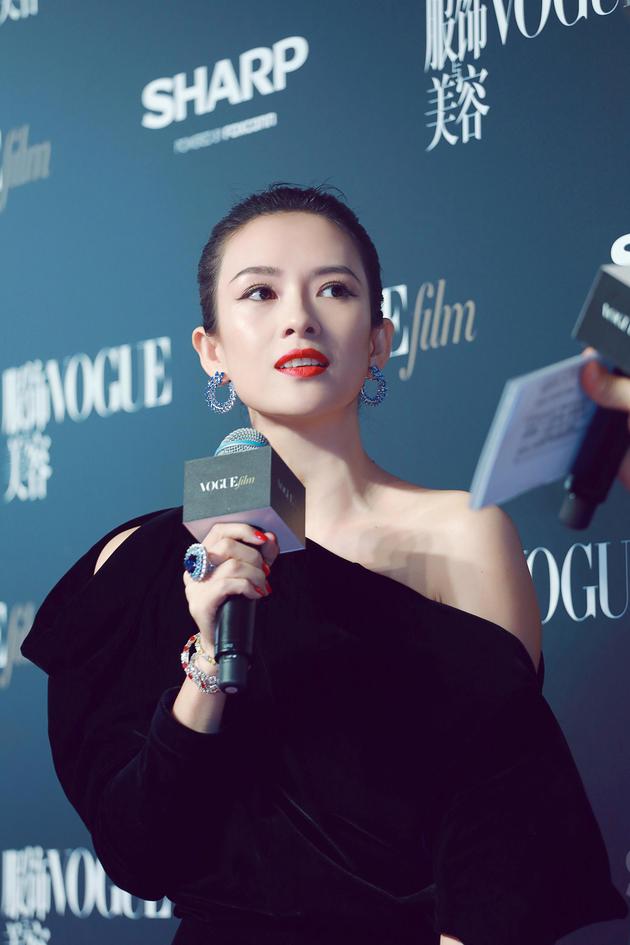 章子怡受邀出席VogueFilm首映派对