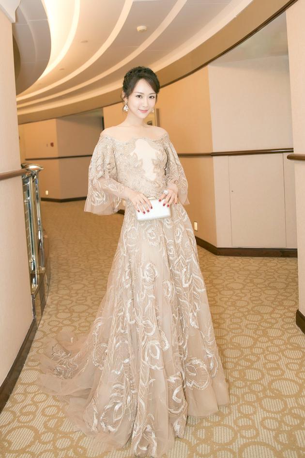 杨紫出席第23届上海电视节颁奖典礼