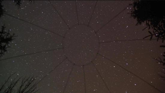 夜晚躺在床上,关上灯,开始数星星吧