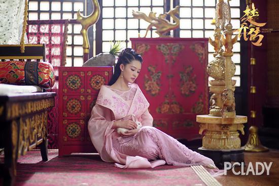 我大李沁一出 就把杨幂热巴从热搜榜挤走了