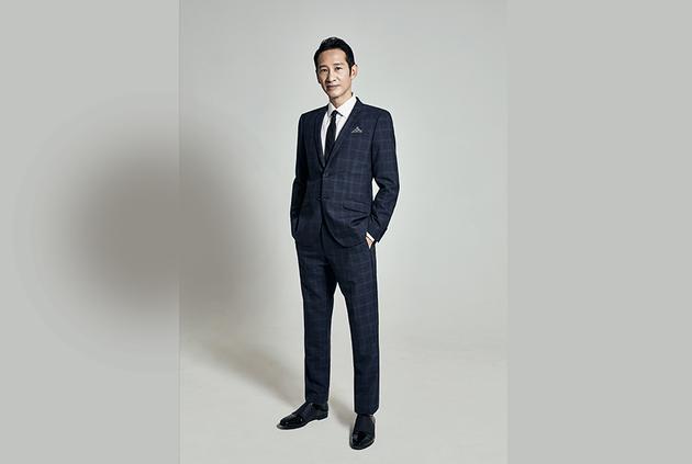 王劲松写真睿智沉稳 彰显文艺暖叔魅力