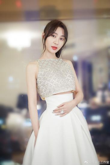 李菲儿