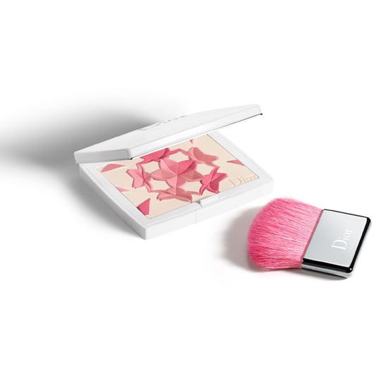 推荐产品：DIOR日本限制版 雪晶灵樱花粉颊彩 RMB459/12g