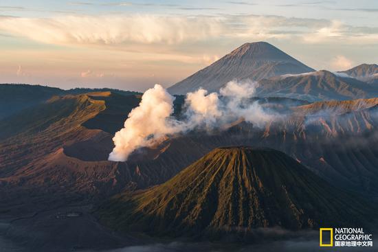印尼布罗莫火山 温暖仙境般的世界尽头