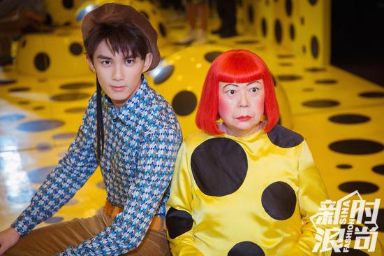 吴磊身穿印花衬衫出席活动 演绎港风穿搭|吴磊