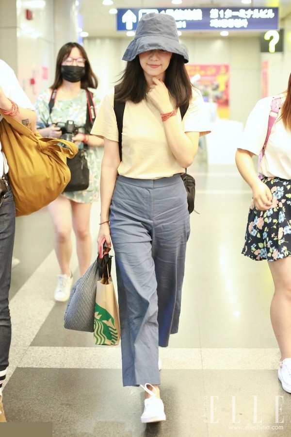 高圆圆亮相机场