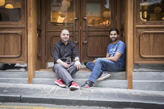 黑羊餐厅创始人Chris Mark（左） 与Syed Asim Hussain（右）