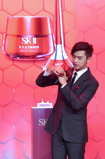 SK-II品牌创意师陈柏霖现身发布会现场并分享产品使用感受