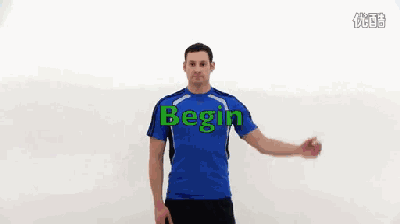 Step2:双手举过头顶,一侧手臂折叠,另一侧手臂进行辅助。