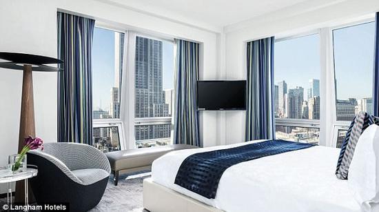 拥有特色的现代客房和一个米其林星级餐厅的Langham Place,距帝国大厦仅300米
