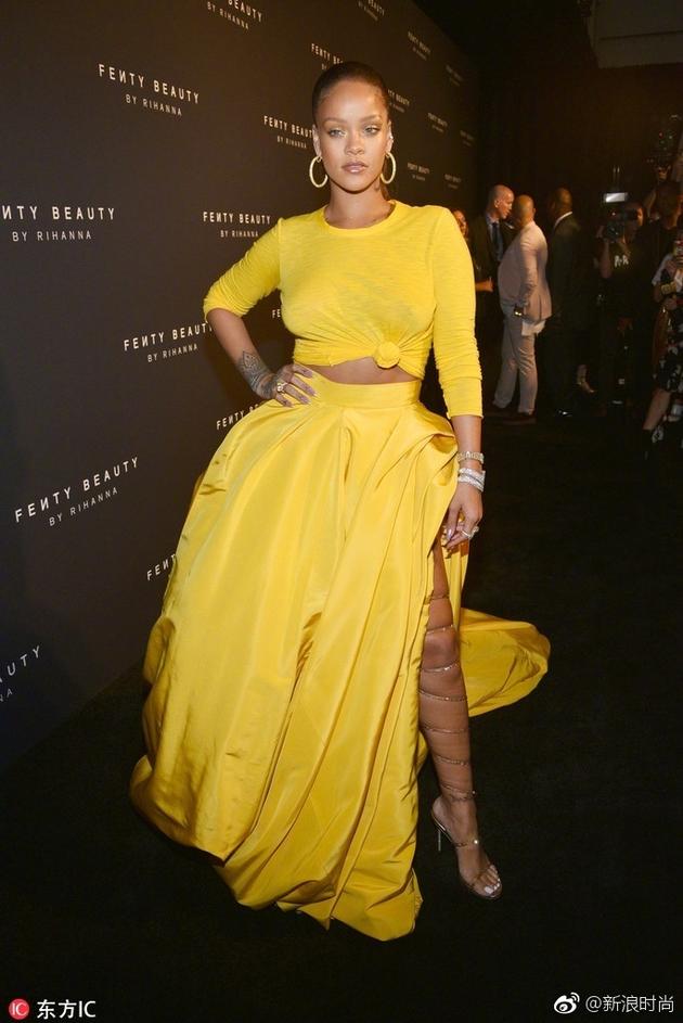 蕾哈娜变身米其林腿  纽约时装周打响时尚第一站