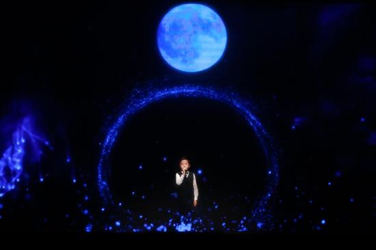 清澈纯净的童声独唱表演,蕴含着人类遥望明月与星空的遐思,对未知的探索和对宇宙的畅想