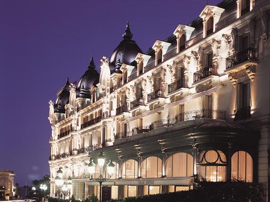 Le Louise XV 餐厅藏身于蒙特卡洛的巴黎大酒店中