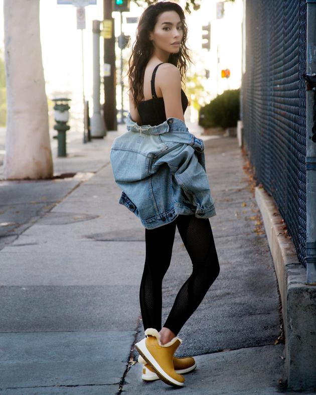 Adrianne Hoʹѩѥ