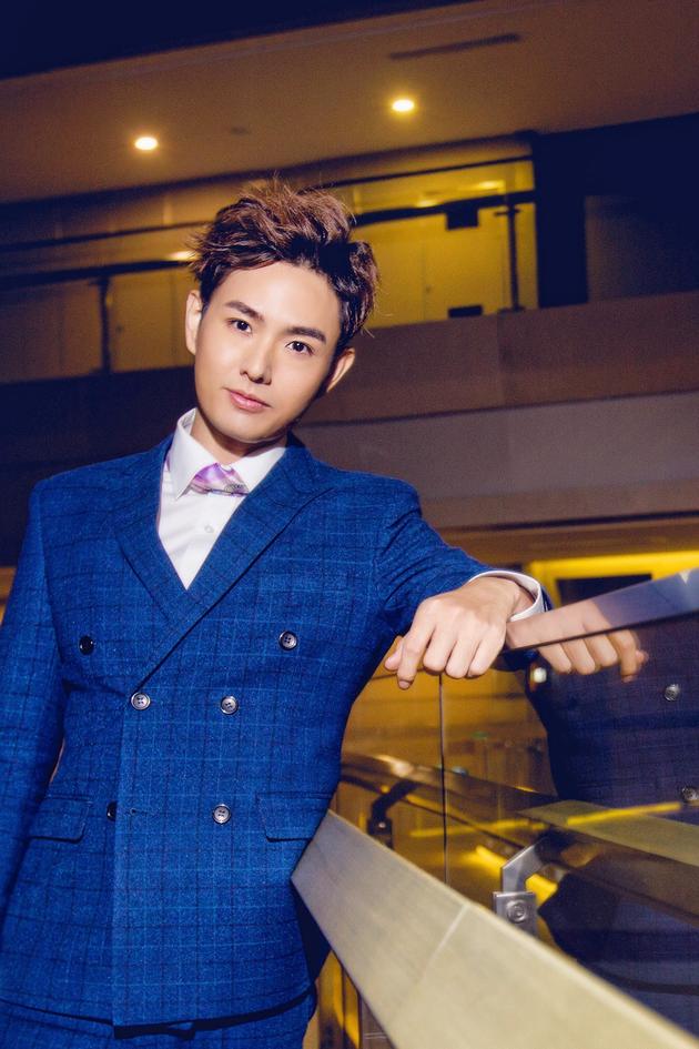 邓男子出任《超凡魔术师》魔术总顾问 时尚魅