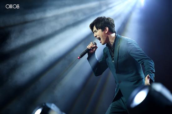 麟犀之夜全息演唱会 张一山、王嘉尔等明星突