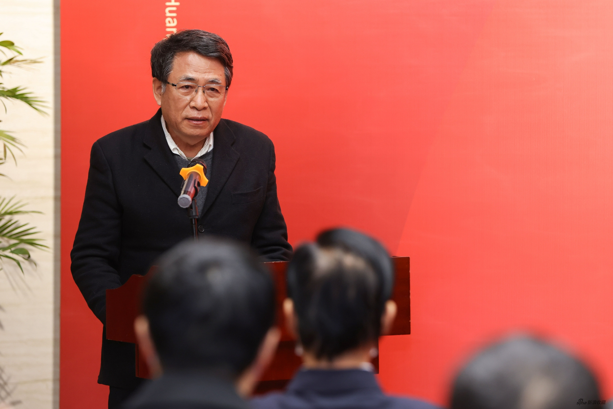 中国艺术研究院油画院院长杨飞云代表参展艺术家发言