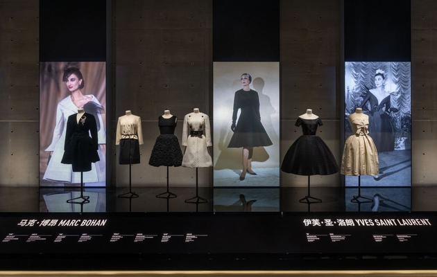 魔都看展指南 高颜值红毯和275件高订礼服让你一次看过瘾插图(18) 魔都看展指南 高颜值红毯和275件高订礼服让你一次看过瘾