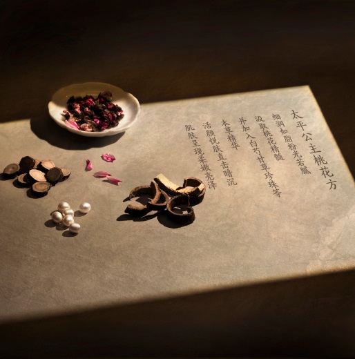 悦颜桃花盈亮系列成分组照