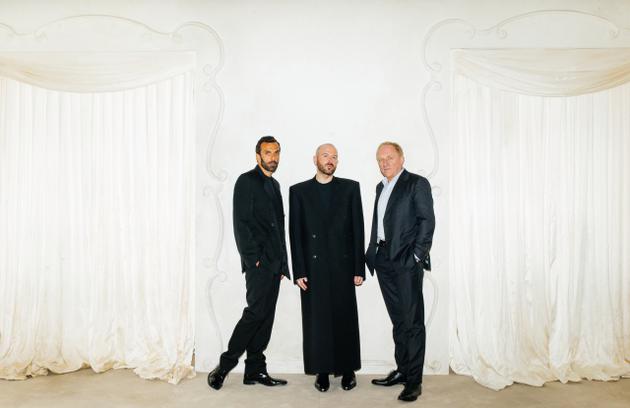 Balenciaga CEO Cédric Charbit、创意总监Demna Gvasalia和开云集团CEO François-Henri Pinault