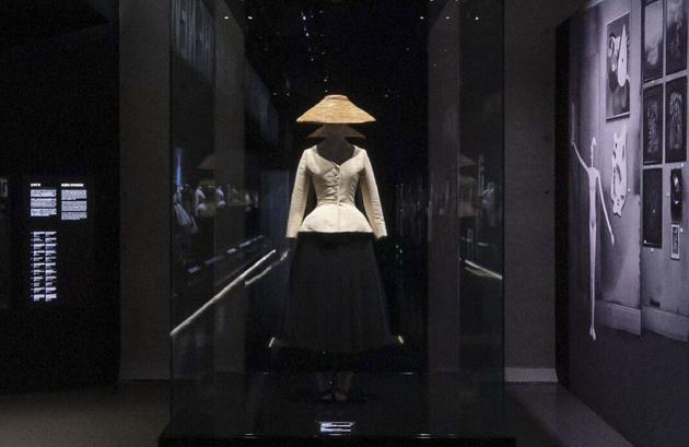 魔都看展指南 高颜值红毯和275件高订礼服让你一次看过瘾插图(23) 魔都看展指南 高颜值红毯和275件高订礼服让你一次看过瘾