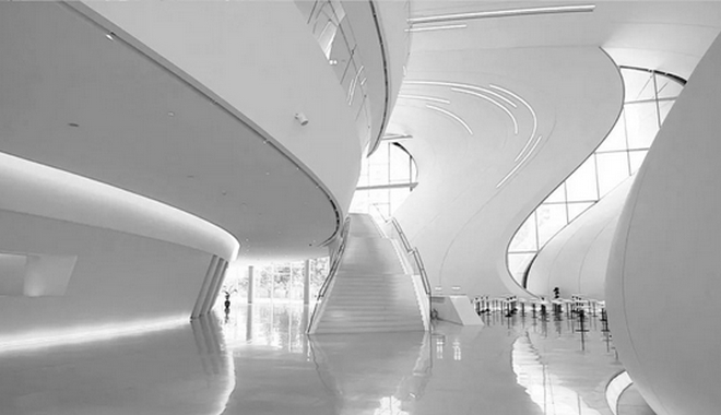 《鱿鱼游戏》的艺术和建筑：用“超现实”包裹荒诞