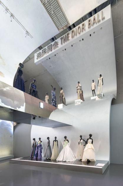 魔都看展指南 高颜值红毯和275件高订礼服让你一次看过瘾插图(50) 魔都看展指南 高颜值红毯和275件高订礼服让你一次看过瘾
