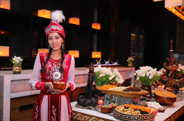 颇具哈萨克斯坦当地特色的现场装饰及食品