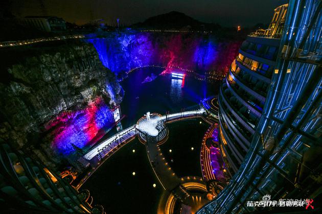 纵身跃抵海拔负88米的地心秀场
