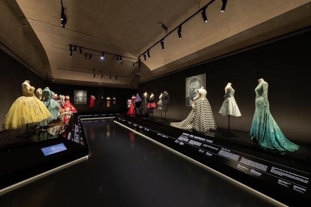 魔都看展指南 高颜值红毯和275件高订礼服让你一次看过瘾插图(37) 魔都看展指南 高颜值红毯和275件高订礼服让你一次看过瘾