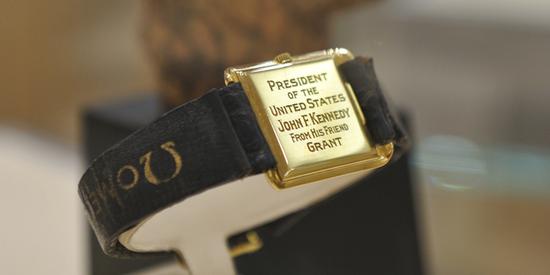欧米茄博物馆内堪称最重要的一枚展品——美国前总统肯尼迪的欧米茄腕表