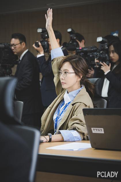 当女主还是一名小记者的时候,留着长头发