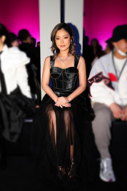 知名歌手、演员王菊现身VIP席位观秀