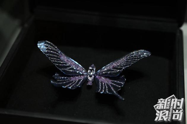 LOT 7579:陈世英设计 Wallace Chan 翩翩系列 — 子夜蓝 | 胸针