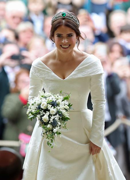 英国尤金妮(Eugenie)公主佩戴Boucheron宝诗龙祖母绿钻石皇冠举行盛大婚礼
