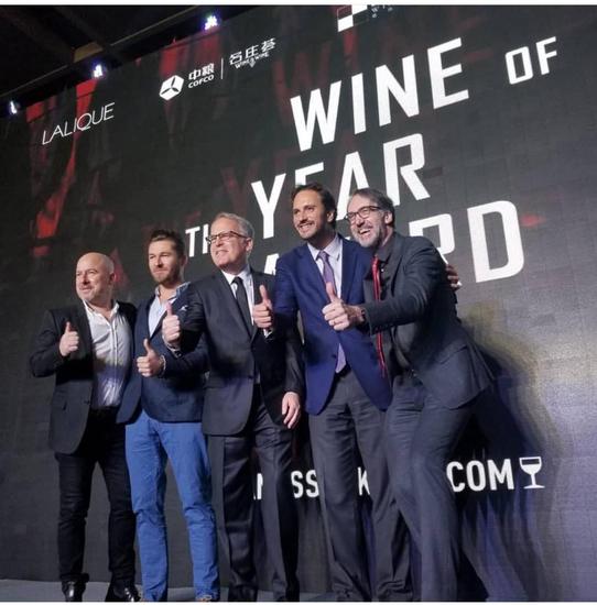 “年度佳酿之选（Wine of The Year）”颁奖典礼 　
　图片来源于James Sucking 的instagram