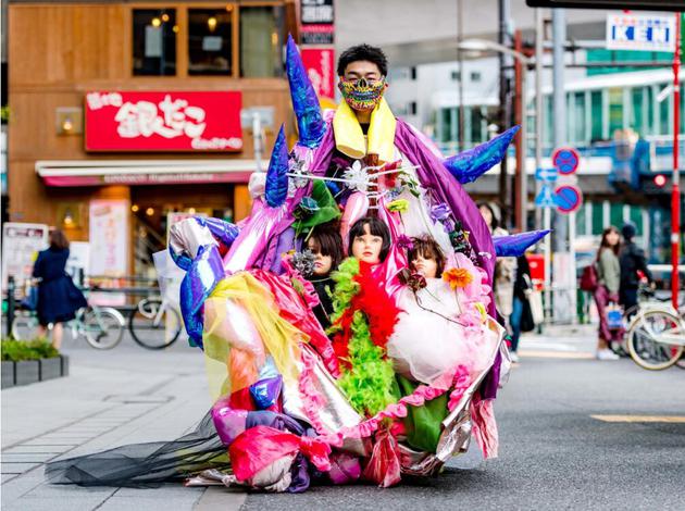 时装周外的“街头风”