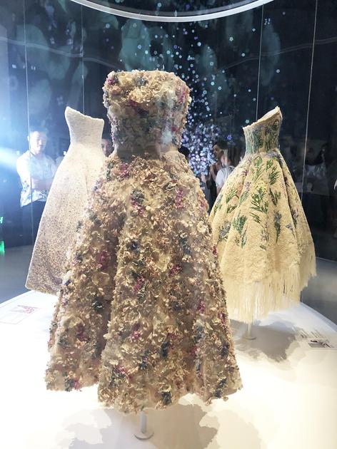 魔都看展指南 高颜值红毯和275件高订礼服让你一次看过瘾插图(26) 魔都看展指南 高颜值红毯和275件高订礼服让你一次看过瘾